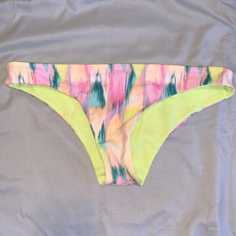 VS reversible bikini bottoms size medium